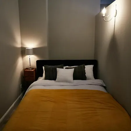 Апартаменты Zolty De Lux Dla 2 Osob Katowice *